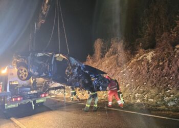 B145 glich einem Trümmerfeld nach Verkehrsunfall in Bad Ischl