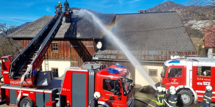 Kaminbrand in Bad Ischl: Feuerwehr verhindert größere Schäden