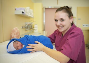 1.506 Babys haben im letzten Jahr im Salzkammergut Klinikum das Licht der Welt erblickt