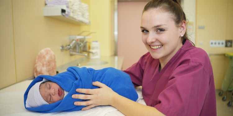 1.506 Babys haben im letzten Jahr im Salzkammergut Klinikum das Licht der Welt erblickt