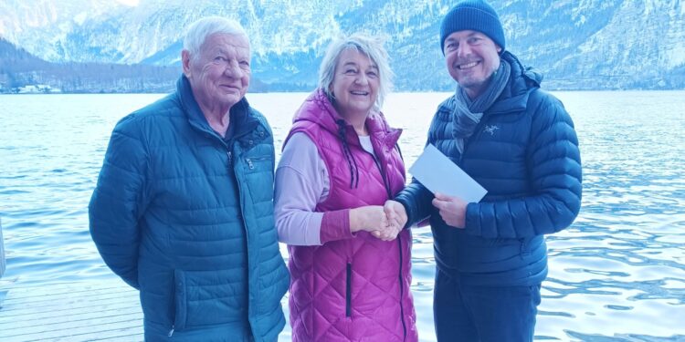 Männergesangsverein Hallstatt spendet für das Frauenhaus Salzkammergut