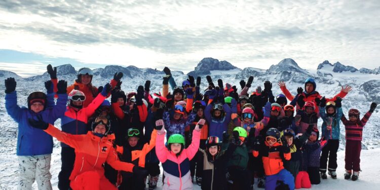 Zwei tolle Tage am Krippenstein: Skitage der Welterbe-Volksschule Hallstatt/Obertraun!