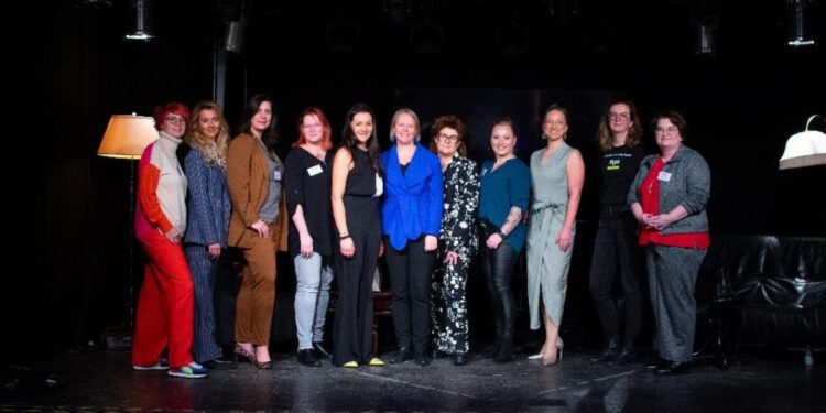 Aus Fehlern lernen – Erste Fuckup Night in Vöcklabruck begeistert Publikum