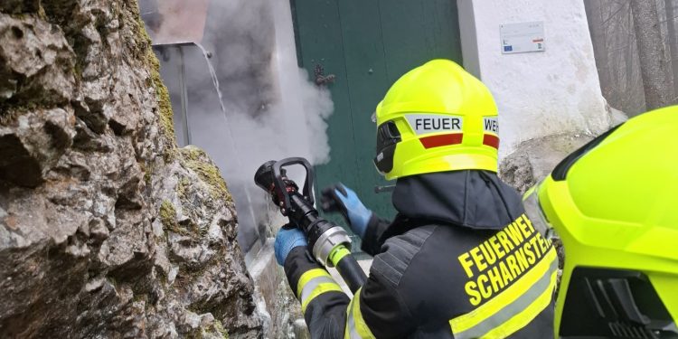 Brand an 140 Jahre alter Kapelle in Scharnstein  – Denkmal knapp gerettet