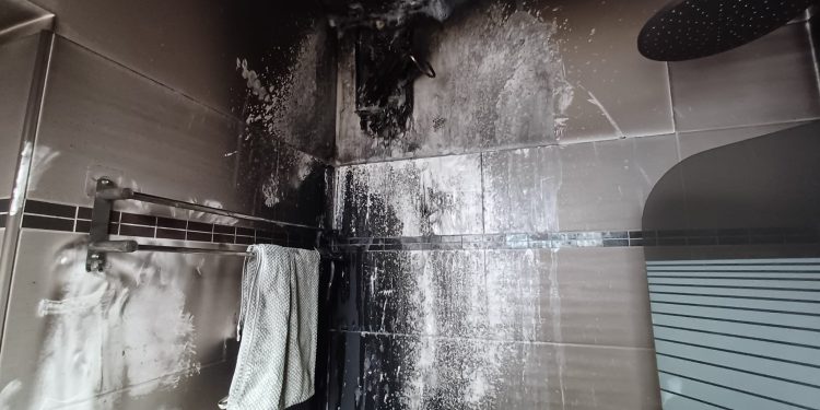 Vier Feuerwehren bei Brand eines Durchlauferhitzers im Einsatz