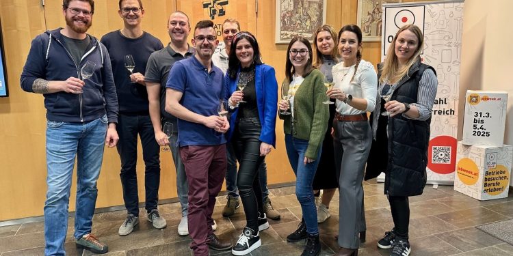 Samtig mit Zitrusnote und einem langen Abgang – WIFI Gmunden bildete Weinexpert:innen aus