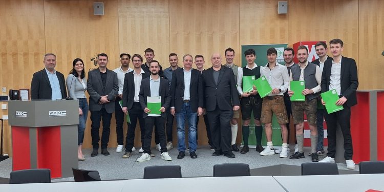 Werkmeister der Mechatronik erfolgreich ausgebildet – WIFI-Gmunden gratuliert