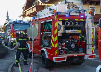 Zwölf Feuerwehren bei Brand in Seewalchen