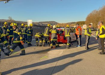 Auffahrunfall mit drei Autos und einem Verletzten in Oberwang
