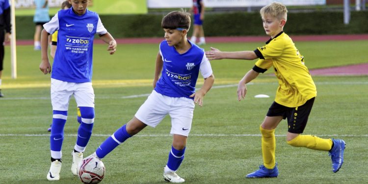 Nachwuchsmannschaften aus Österreich und Deutschland duellieren sich in der Gmundner LSP-Arena