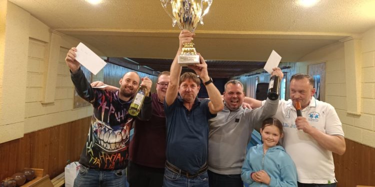 16 Mannschaften beim Ampflwanger Kegelturnier