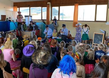 Der Pfaffinger Fasching feiert Premiere in der Dorfhalle – Ein voller Erfolg!