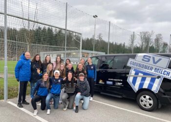 Gmundnerinnen holten mit dem neuem Bus einen wertvollen Auswärts-„Dreier“ ab!