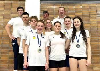 Vöcklabrucker Schwimmer sprinten in Linz zu Medaillenregen & Bestzeiten