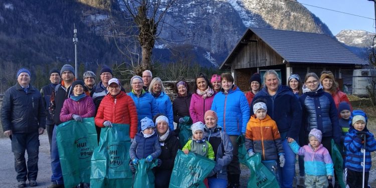 „Hui statt Pfui“ in Obertraun: Viele fleißige Hände!