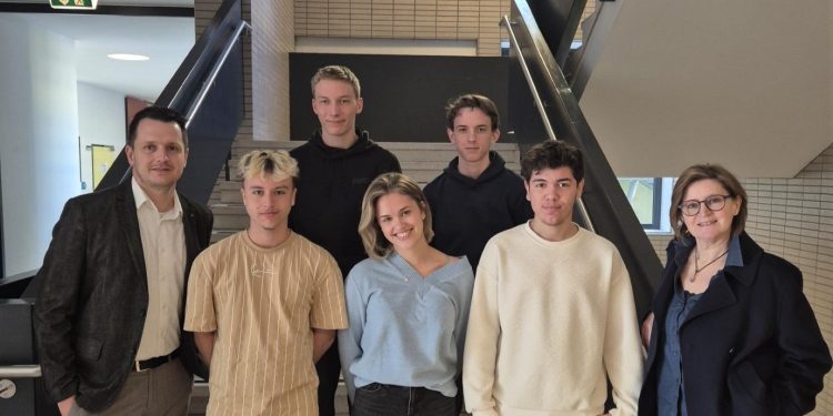 HAK Bad Ischl im Finale des „SCHULBANKER“-Wettbewerbs: Fünf Schülerinnen und Schüler gehören zu den besten 20 Teams