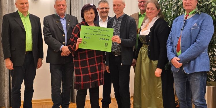 Siedlerverein Seewalchen spendet 3000 Euro ans „Elisabethstüberl“