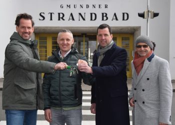 Schlüsselübergabe an neuen Pächter des Gmundner Strandbades