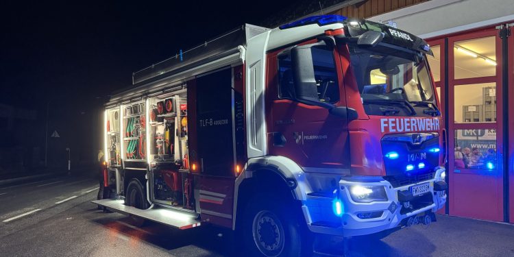 FF Pfandl stellt neues Tanklöschfahrzeug in Dienst