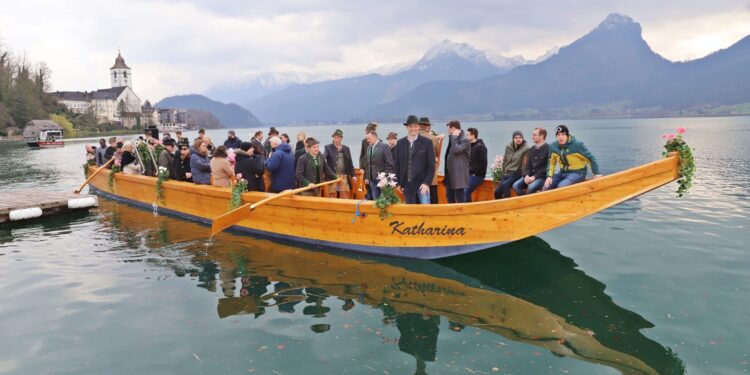 Neues Naturerlebnis am Wolfgangsee – Das 18 Meter lange Erlebnis-Traunerl „Katharina“
