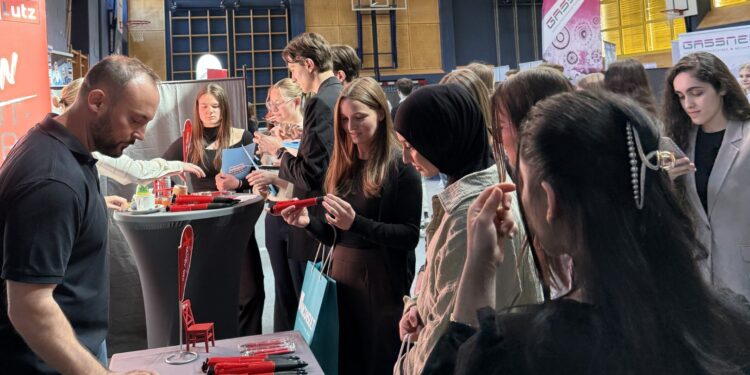 Zweite Partnermesse der Business School Vöcklabruck wieder ein voller Erfolg