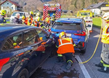 Großer Sachschaden bei Auffahr-Unfall