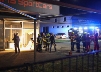 Mutmaßliche Brandstiftung bei Gewerbebetrieb in Attnang-Puchheim
