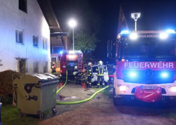 Großeinsatz wegen brennendem Schuppen in Ottnang