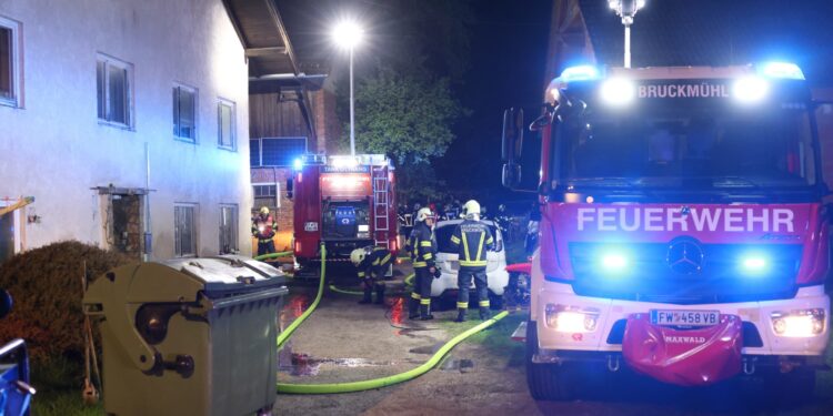 Großeinsatz wegen brennendem Schuppen in Ottnang