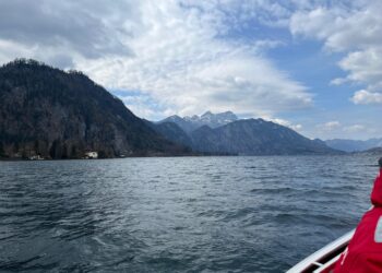 Kajakfahrer aus dem eiskalten Attersee gerettet