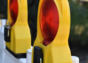 construction site, warning light, road works, barrier, road traffic, attention, light signal, bark, limitation, delimitation, warning lights, warning lamp, close up, sign