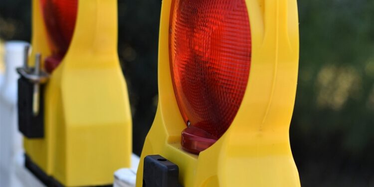 construction site, warning light, road works, barrier, road traffic, attention, light signal, bark, limitation, delimitation, warning lights, warning lamp, close up, sign