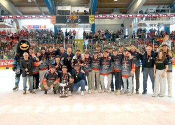 Sensationelle Stimmung bei der Meisterehrung der Cam4Dent Sharks Gmunden in der Eishalle Linz!