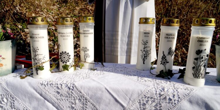 Sie bleiben uns unvergessen – Gedenkfeier unterm Stein für alle Traunsteinopfer