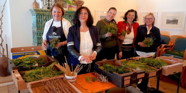 Die Sonne strahlte – Frühlingsbeginn im Eggerhaus Altmünster mit Palmweihe