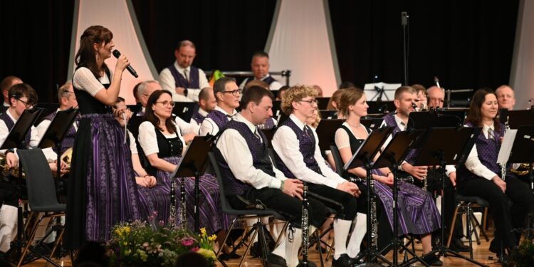 Ein Abend voller Klang und Gefühl – Das Frühjahrskonzert 2025 des Marktmusikvereins Altmünster