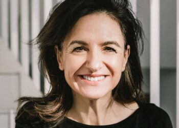 Die große Frage nach dem Warum: Danièle Hollick lädt zur philosophischen Soirée mit Josef Hermann Vöcklabruck