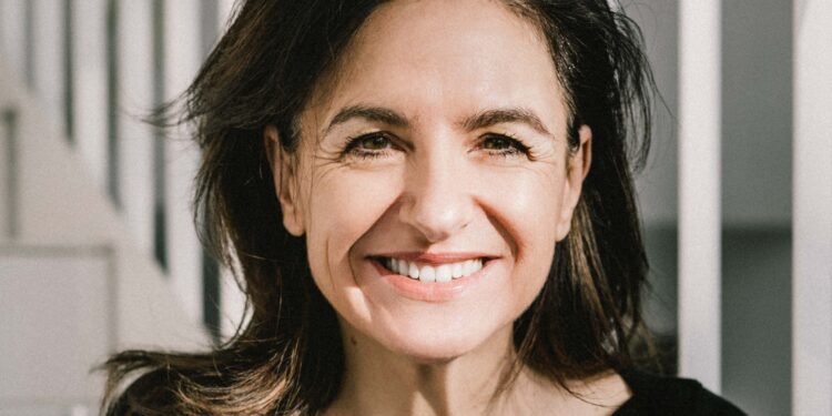 Die große Frage nach dem Warum: Danièle Hollick lädt zur philosophischen Soirée mit Josef Hermann Vöcklabruck