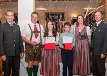 Ehrungen und Jungmusikervorstellung: Frühlingskonzert der Obertrauner Ortsmusik!