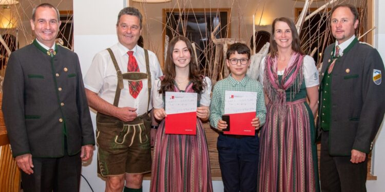 Ehrungen und Jungmusikervorstellung: Frühlingskonzert der Obertrauner Ortsmusik!