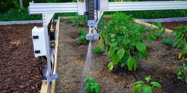 Bodenkultur im Duett: Otelo & Campus Ort bauen FarmBot und köhlern einen Wunder-Dünger