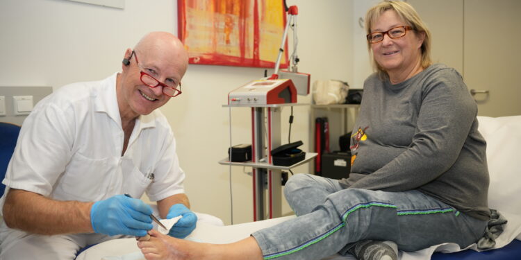 Wundmanager Franz Hinterholzer im SK Vöcklabruck bringt keine Wunde mehr aus der Fassung