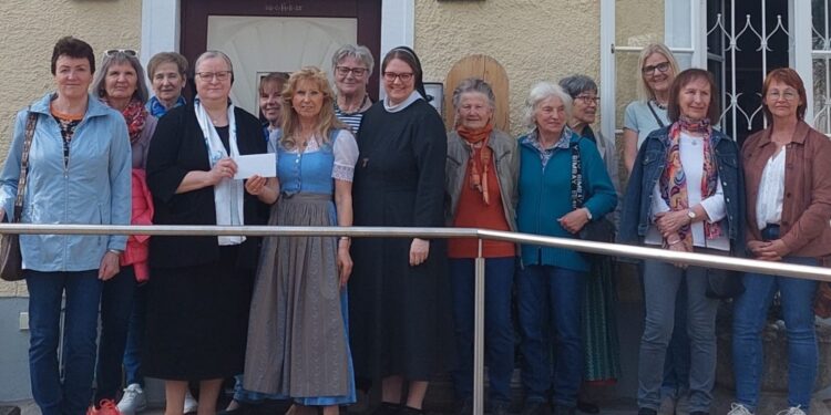 Goldhauben setzen permanent Aktivitäten