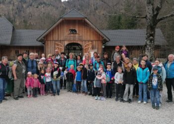 Von den Obertrauner Kinderfreunden: Gemeinsamer Großeltern-Enkerl-Ausflug!