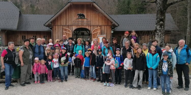 Von den Obertrauner Kinderfreunden: Gemeinsamer Großeltern-Enkerl-Ausflug!