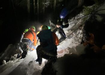 Nächtliche Bergung aus verschneitem Klettersteig