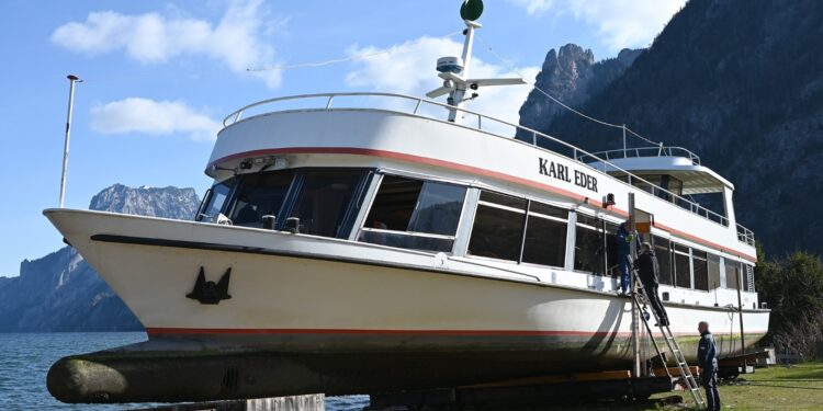 Landgang der MS Karl Eder zur Frühjahrs-Revision