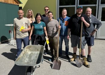 Mehr als 10 Tonnen Sand für Gmundner Familien – ÖAAB-Sandkistenaktion ein voller Erfolg