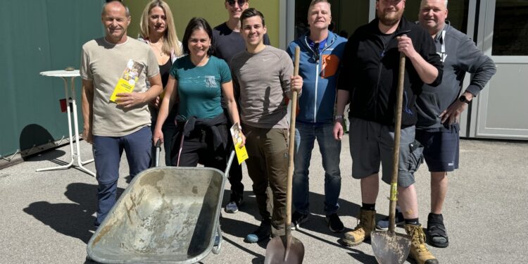 Mehr als 10 Tonnen Sand für Gmundner Familien – ÖAAB-Sandkistenaktion ein voller Erfolg
