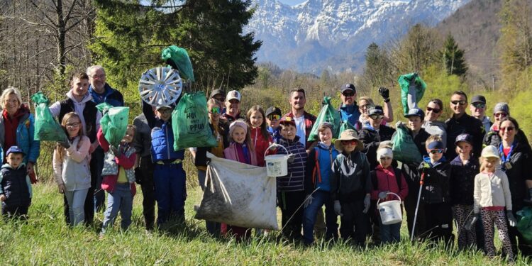 Pfadfindergruppe Bad Ischl engagiert sich für eine saubere Umwelt